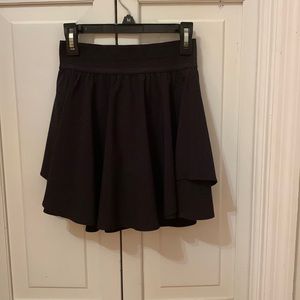 Black lululemon skirt size 0 fits sizes 0-4 NEVER WORN didn’t like how it fit